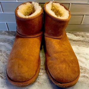 UGG classic Mini- Chestnut- Women’s Sz 9